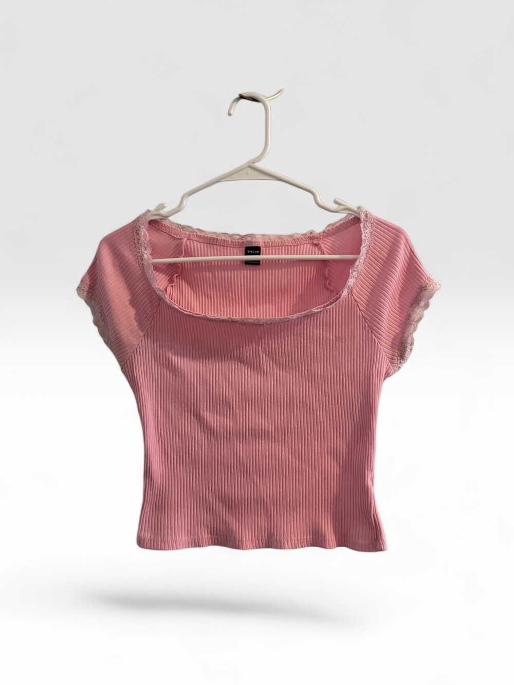 SHEIN Pink Ribbed Lace Cap Sleeve Scoop Crop Top